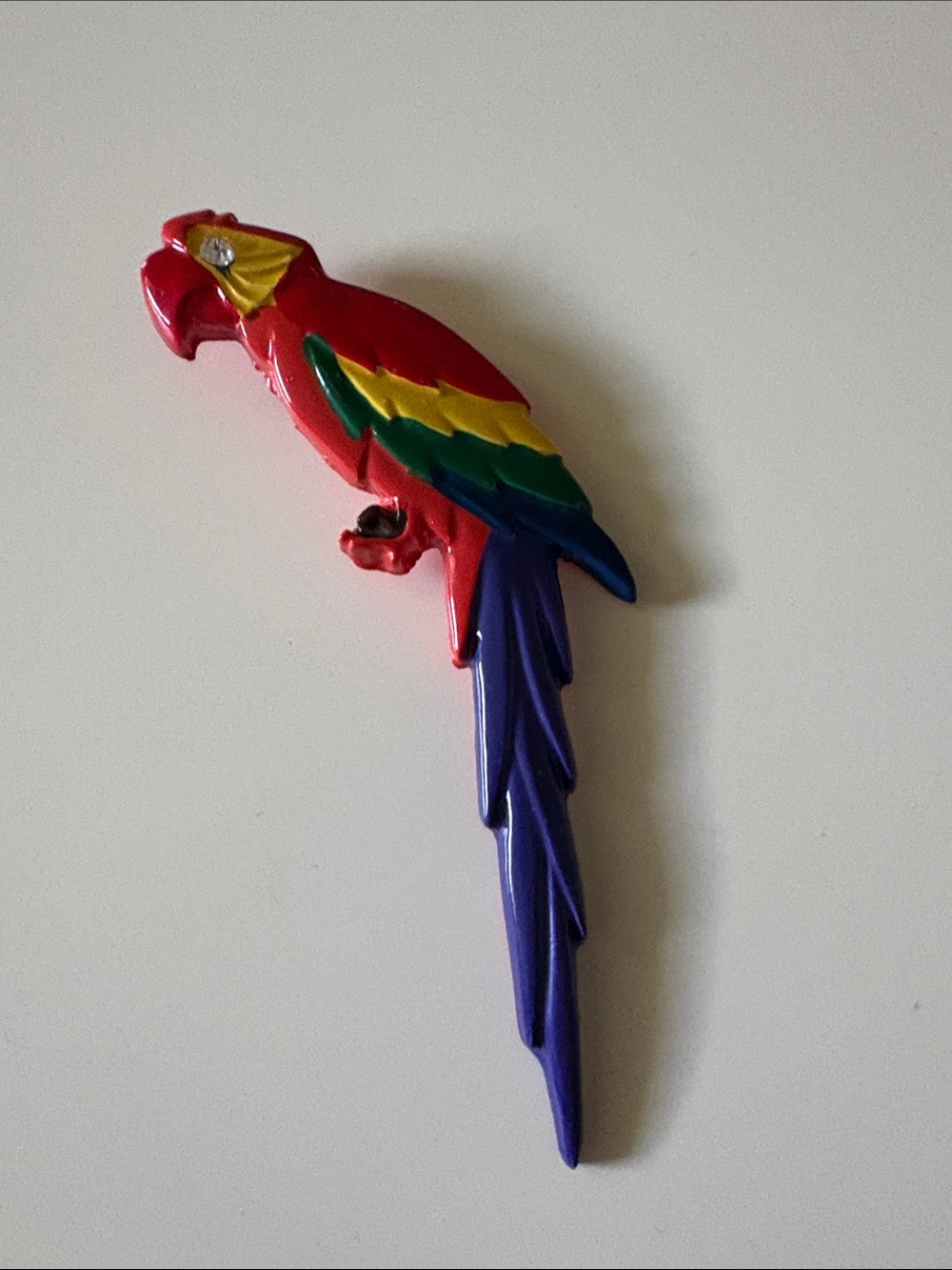 Parrot Lover’s Must-Have Parrot Brooch with Rhinestone Eye
